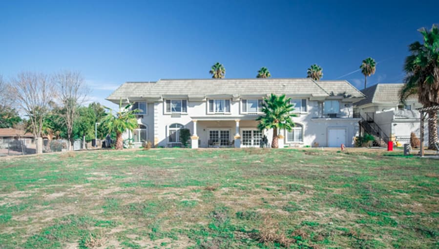 Parkside Mansion in Hemet, CA - Main View