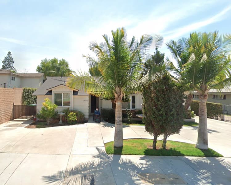 Queen's Home 3 in Tustin, CA - Main View