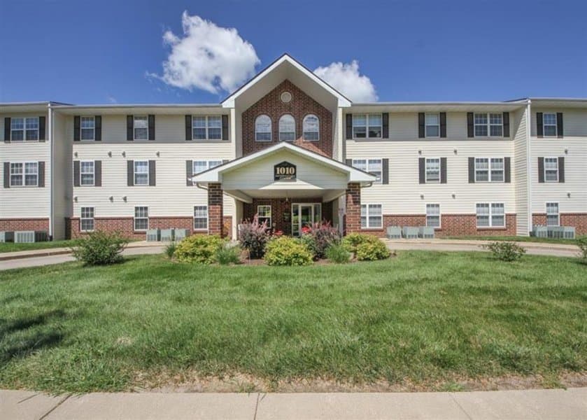 Regency Heights Apartments in Iowa City, IA - Main View