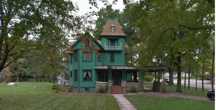 Robin's Nest in Saint Charles, IL