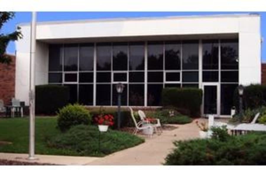 Royal Oaks Care Center in Kewanee, IL - Main View