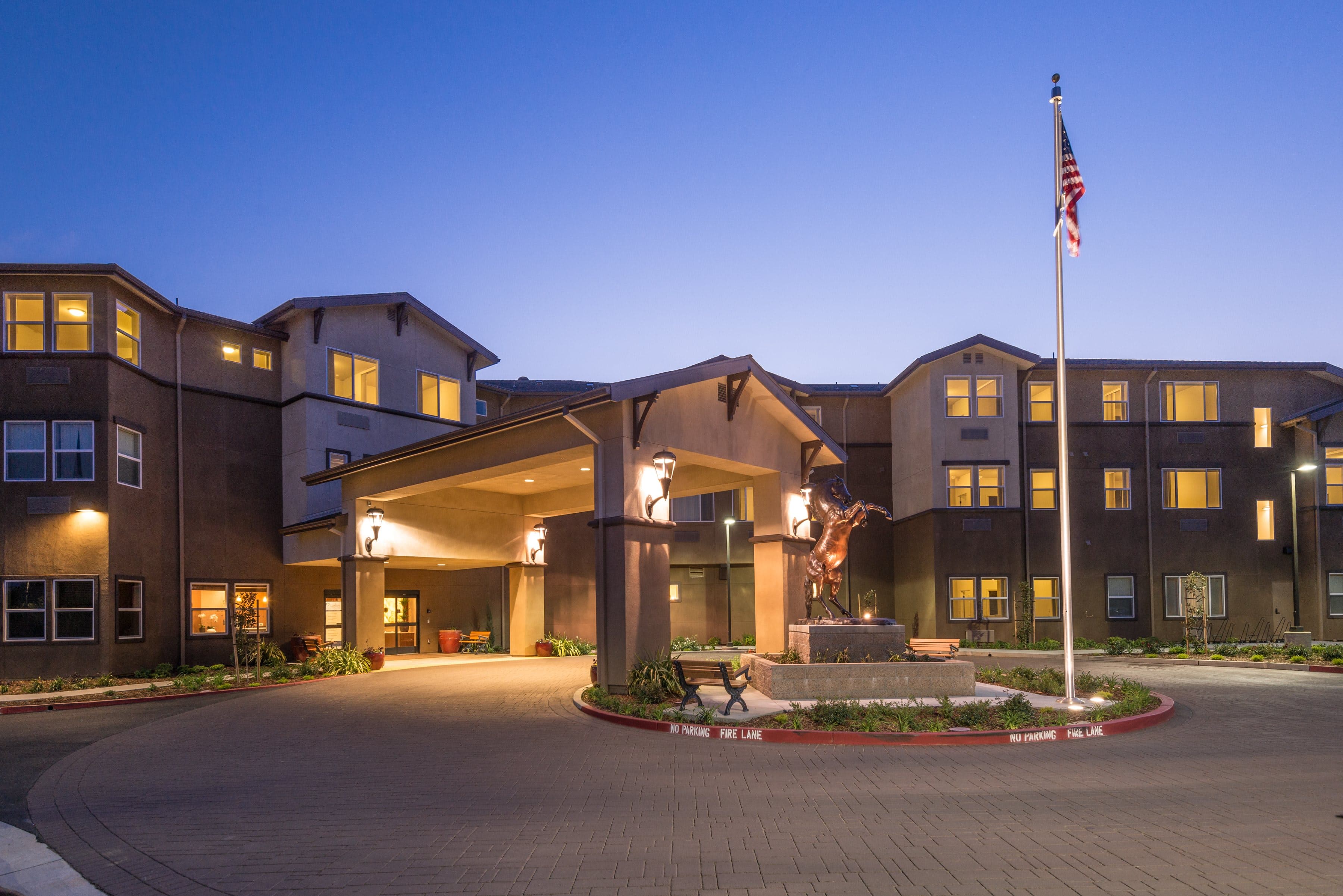 Carlton Plaza Of Davis in Davis, CA - Main View