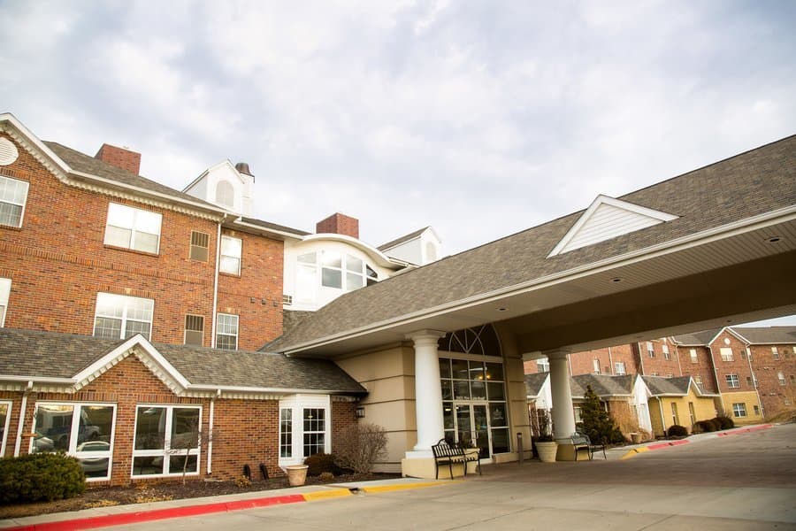 Savannah Pines in Lincoln, NE - Main View