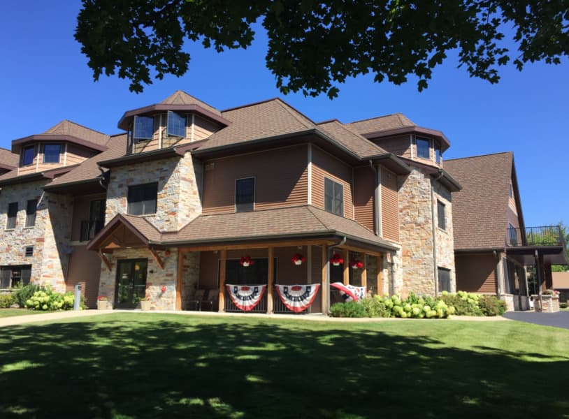 Sherwood Lodge in Williams Bay, WI - Main View