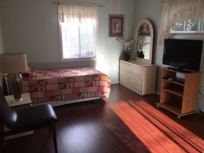 Sunshine's Place in Canoga Park, CA - Main View