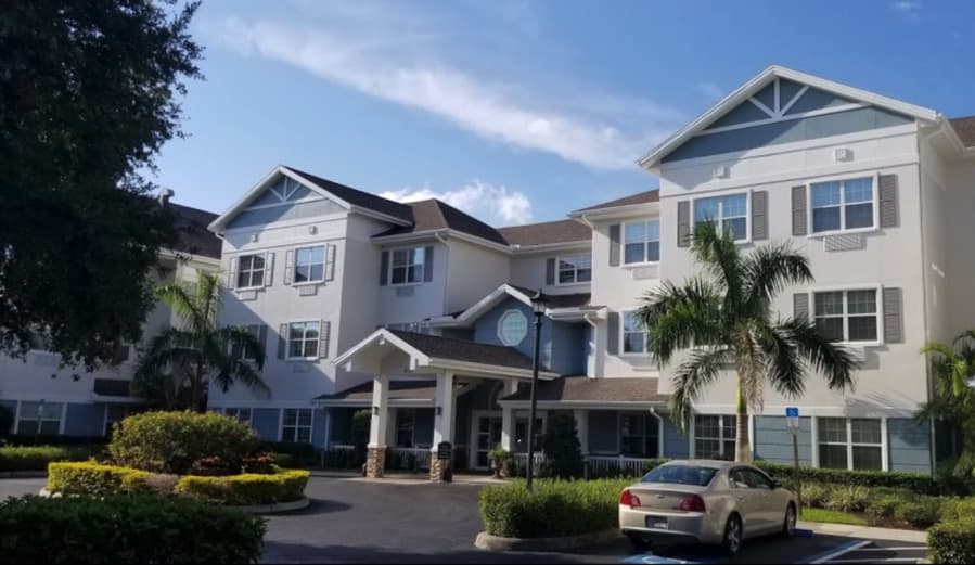The Colonnade at Beckett Lake in Clearwater, FL