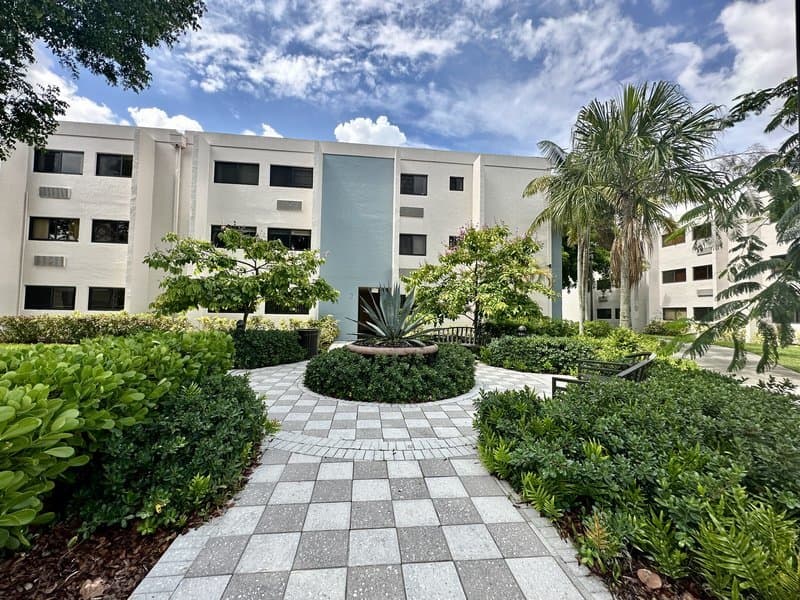 The Solaire at Las Palmas Village in Hialeah, FL - Main View