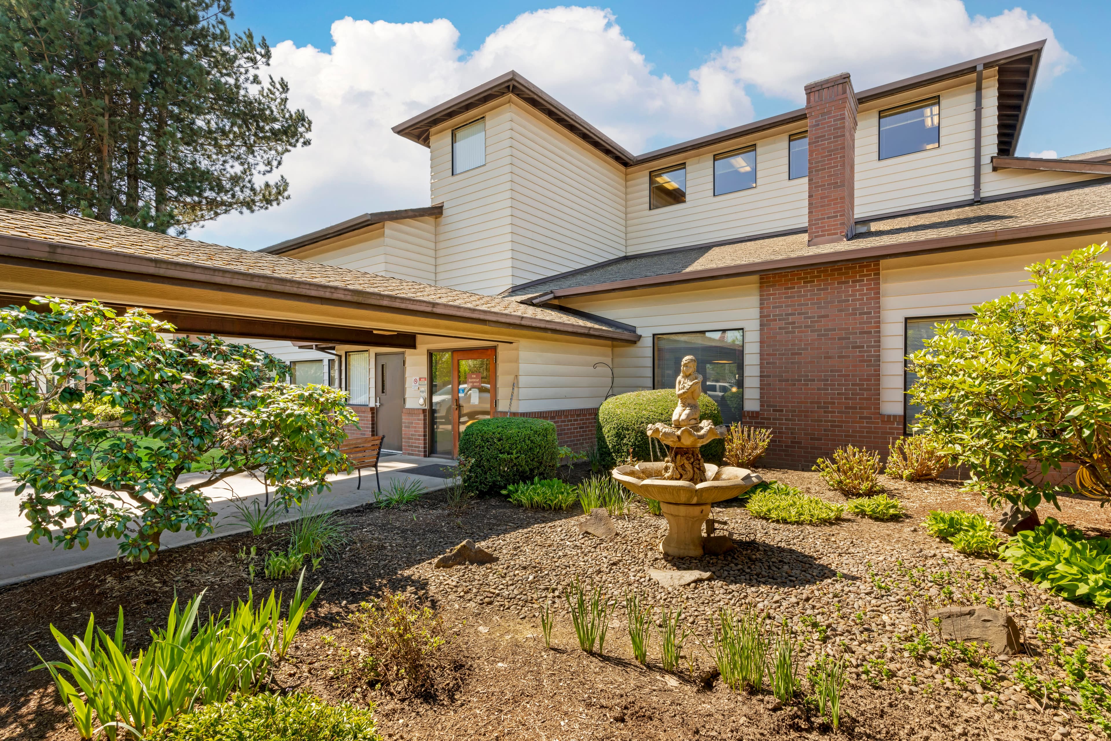 Cedarbrook Lodge Senior Living in McMinnville, OR