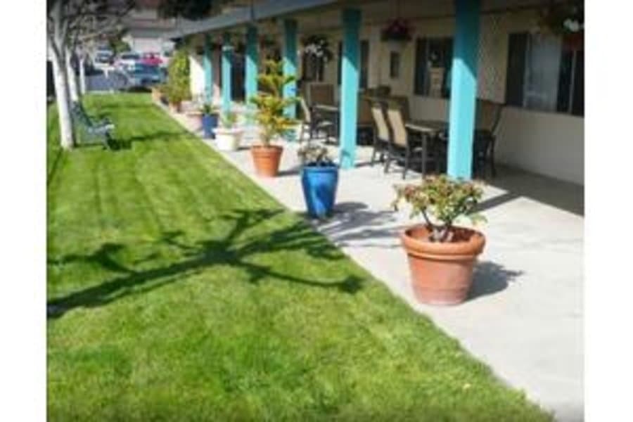 Valley Pointe Nursing & Rehabilitation Center in Castro Valley, CA - Main View