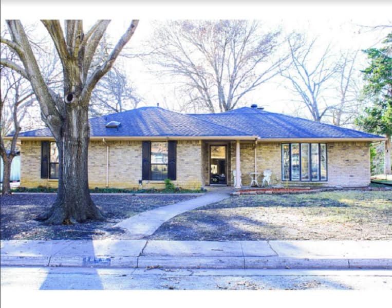 Victorian Place in Desoto, TX - Main View