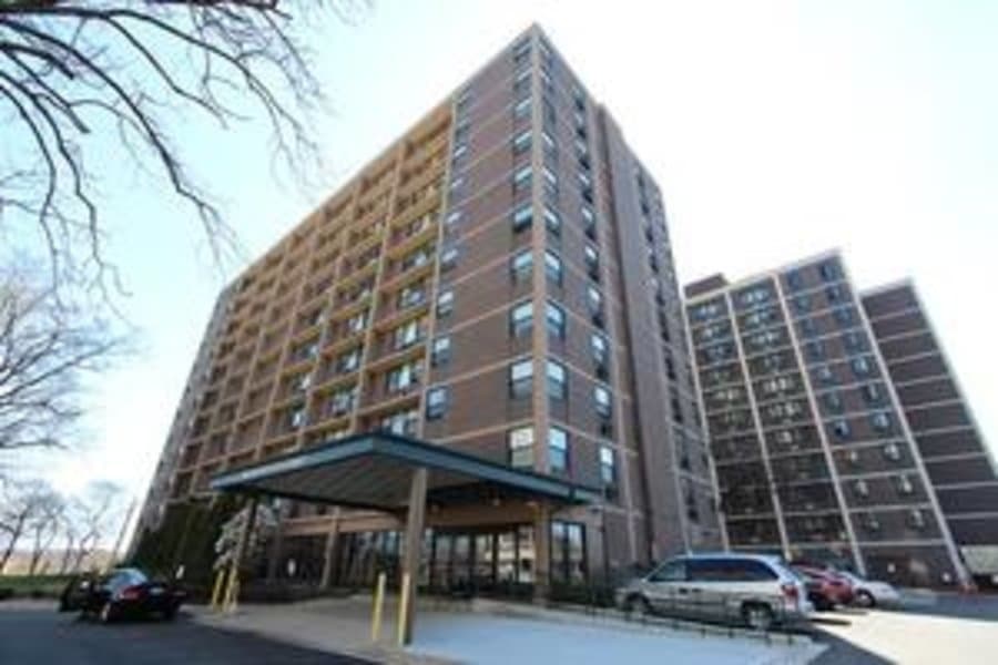 Westwind Towers in Elgin, IL - Main View