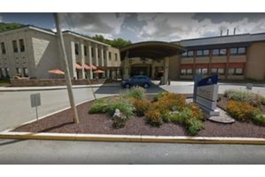 Wexford Healthcare Center in Wexford, PA - Main View