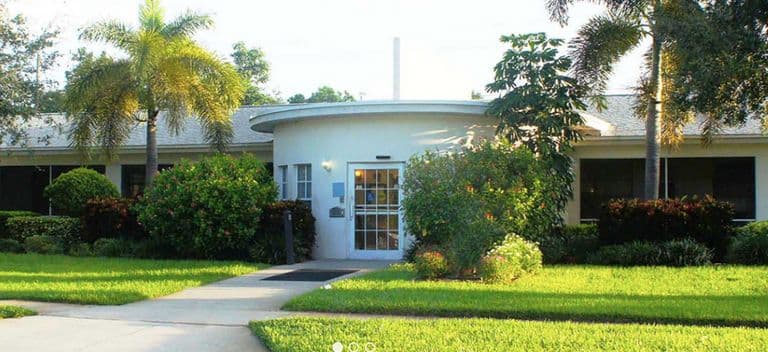 Abbey Rehabilitation and Nursing Center in Saint Petersburg, FL - Main View