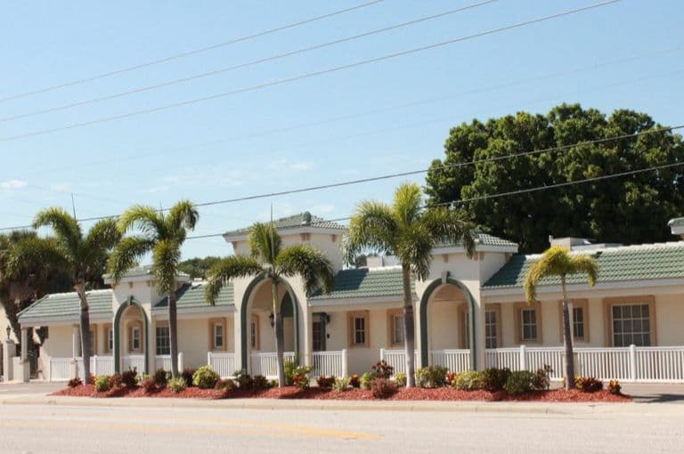 Alhambra Health and Rehabilitation Center in Saint Petersburg, FL - Main View