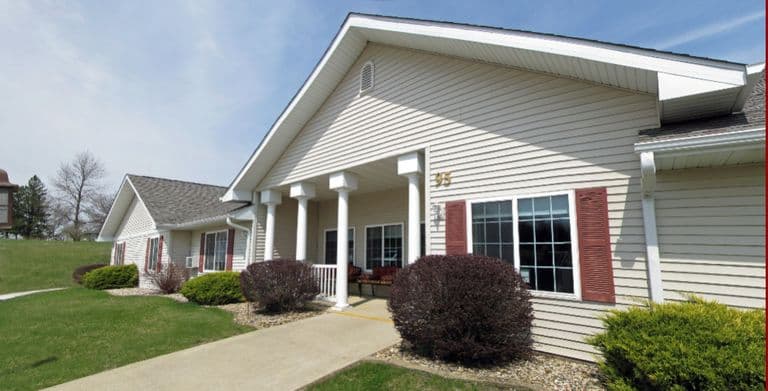 Arlington Place Of Grundy Center in Grundy Center, IA - Main View