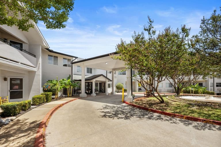 Arlington Plaza-Sky Active Living - Senior living in Arlington, Texas