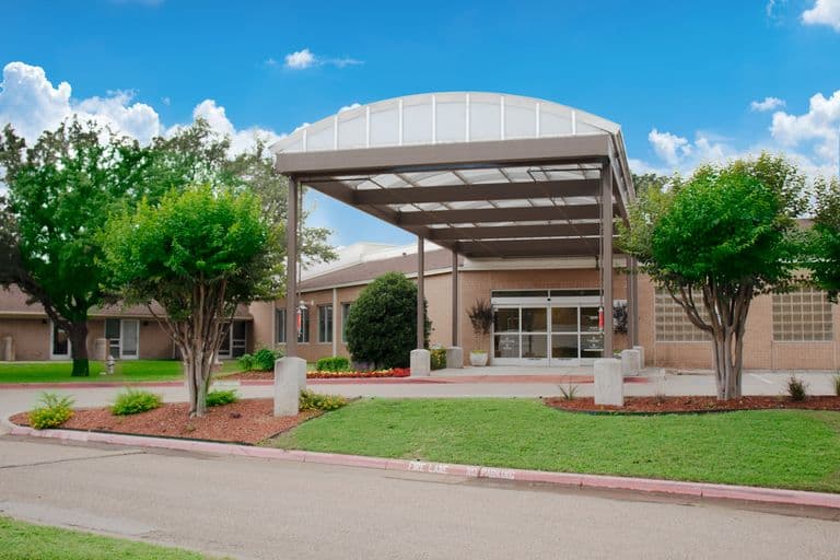Arlington Villas Rehabilitation and Healthcare Center in Arlington, TX - Main View