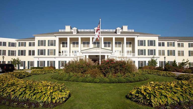 Atria On Roslyn Harbor in Roslyn, NY - Main View