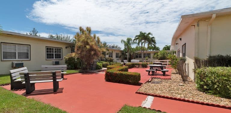 Avante at Lake Worth Rehabilitation and Skilled Nursing in Lake Worth Beach, FL - Main View