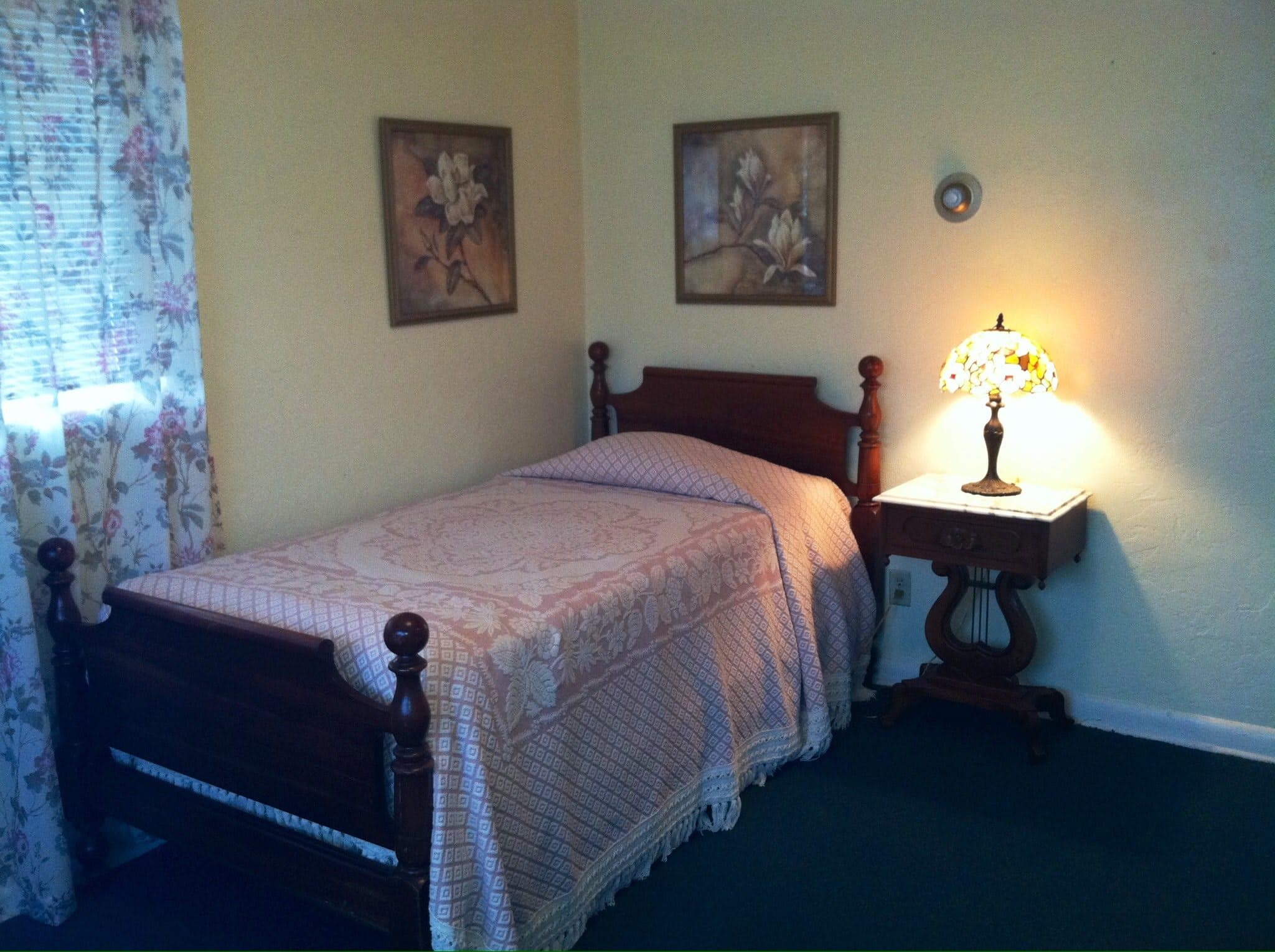Chestnut House in Albany, OR - Main View