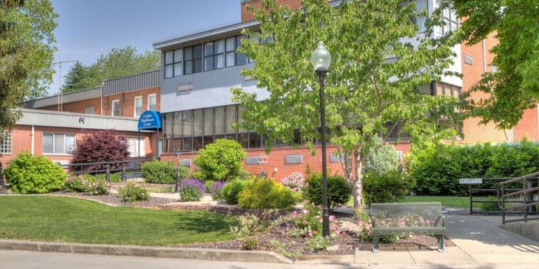 Carlyle Healthcare Center in Carlyle, IL - Main View