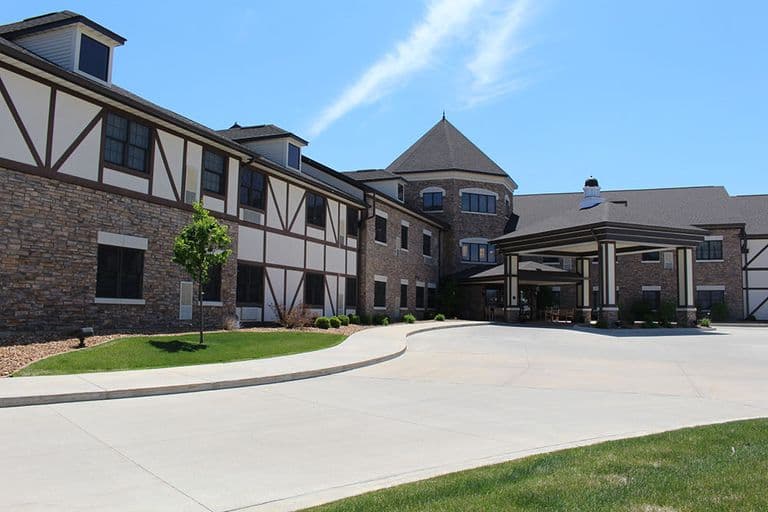 Castle Manor: Supportive Living in Lincoln, IL