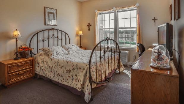 Charter Senior Living Of Paris in Paris, TN - Main View