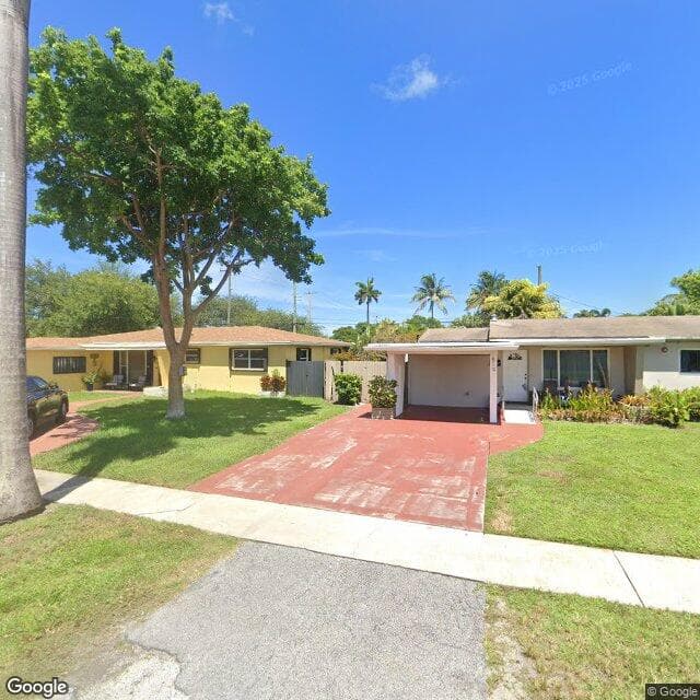 Christallis Manor II in Hollywood, FL - Main View