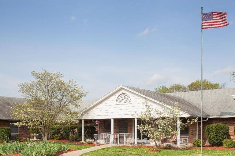 Colonial Center in Bowling Green, KY - Main View