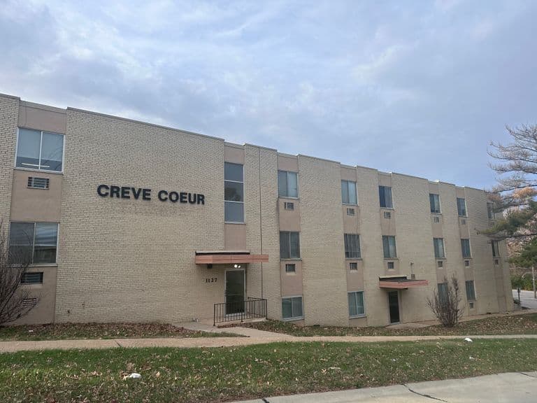 Creve Coeur Manor in Saint Louis, MO - Main View