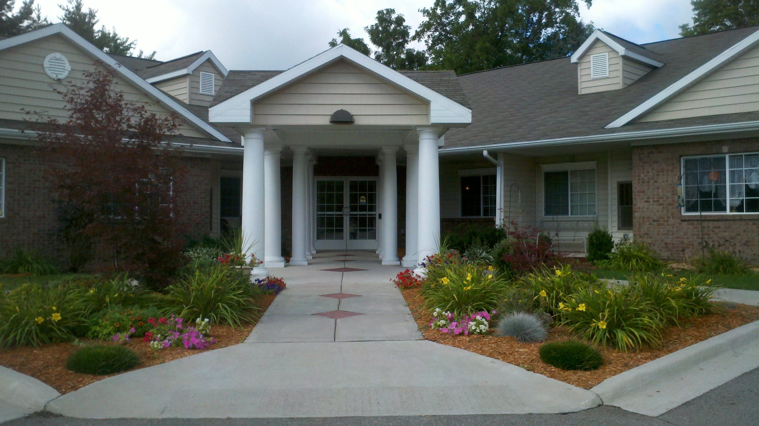 Clinton Street Place in Grand Ledge, MI - Main View