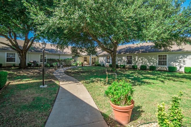 Ennis Pointe - Senior living in Ennis, Texas
