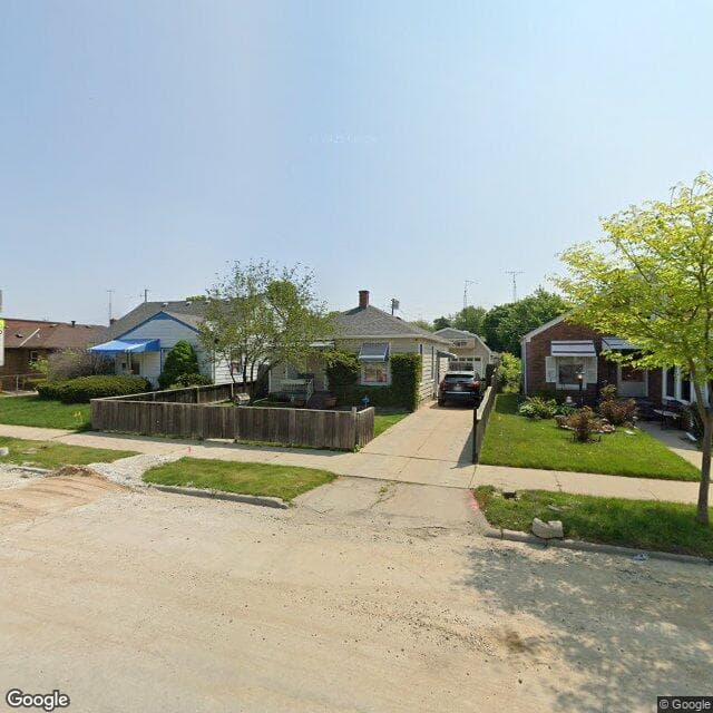 Floras Place in Racine, WI - Main View