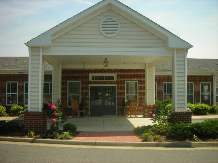 Colonial Manor in Williamsburg, VA - Main View