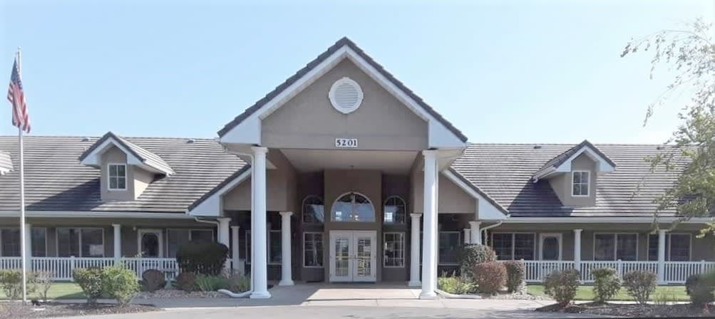 Colonial Oaks at Leawood in Leawood, KS