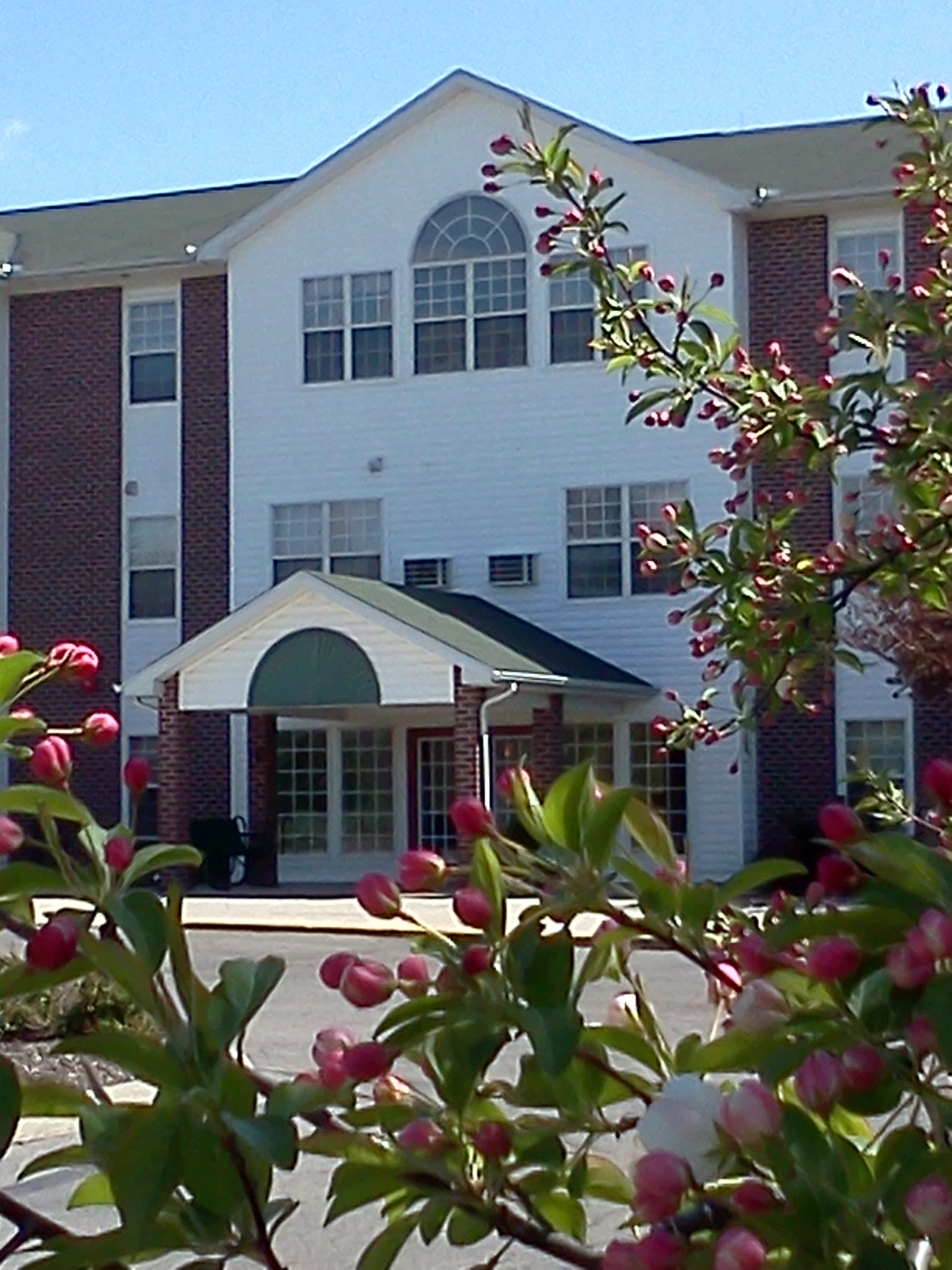 Colonial Woods in Lansing, MI - Main View