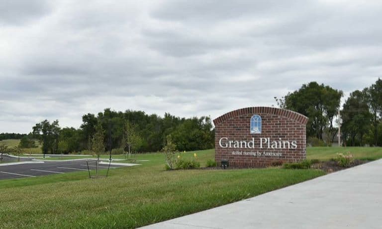 Grand Plains in Pratt, KS - Main View