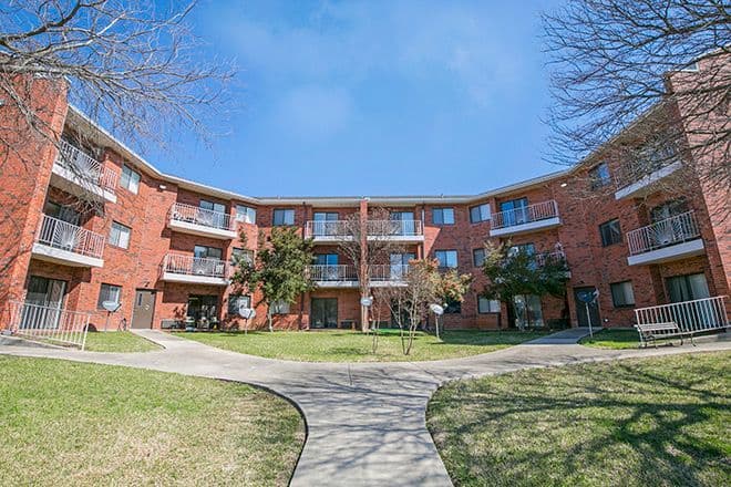 Guadalupe River Plaza in Kerrville, TX - Main View