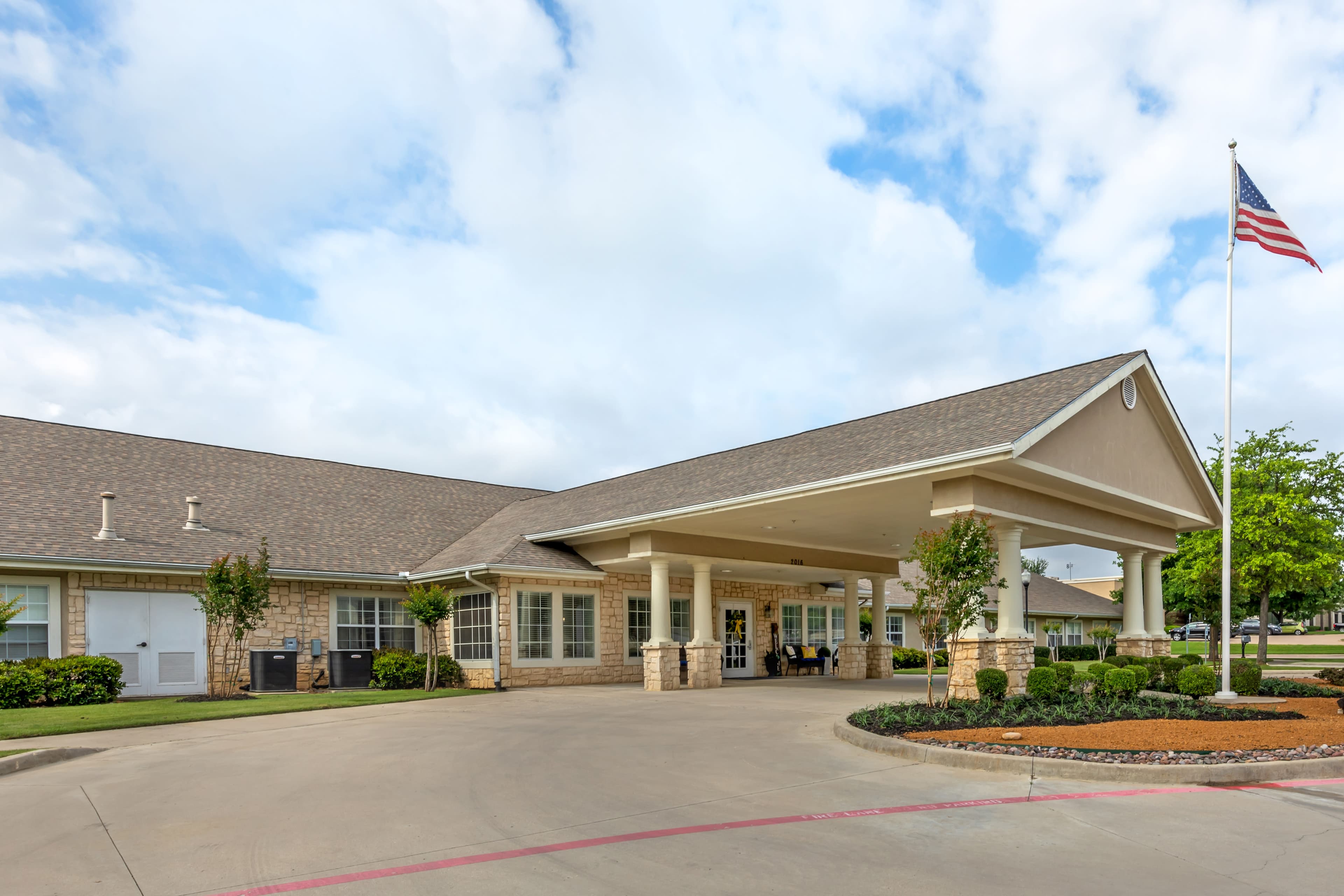 Brookdale Oak Hollow in Bedford, TX - Main View