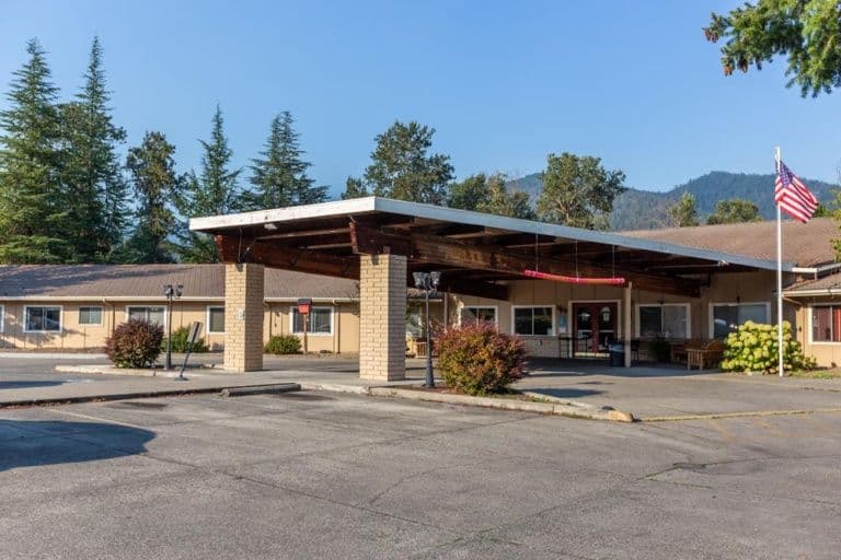 Highland House Nursing & Rehabilitation Center in Grants Pass, OR - Main View