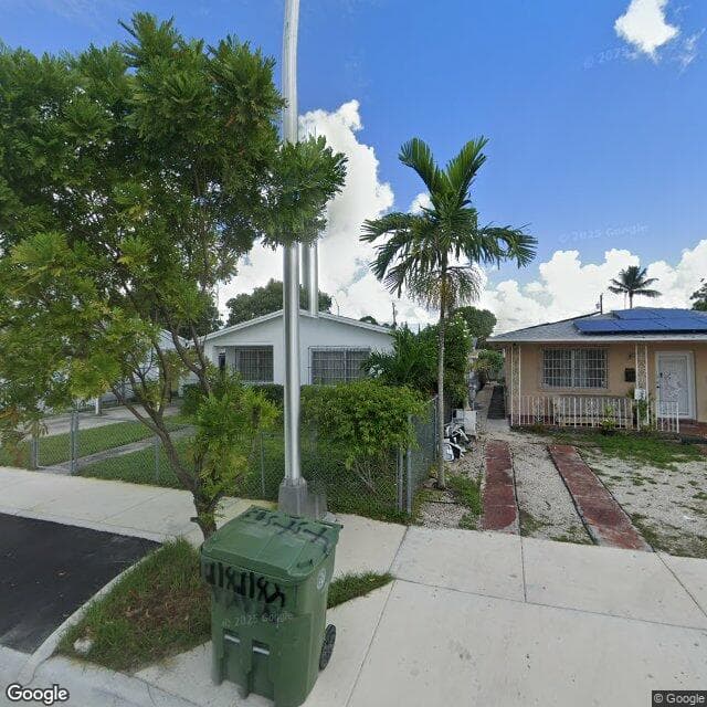 Hogar Cristiano La Roca in Hialeah, FL - Main View