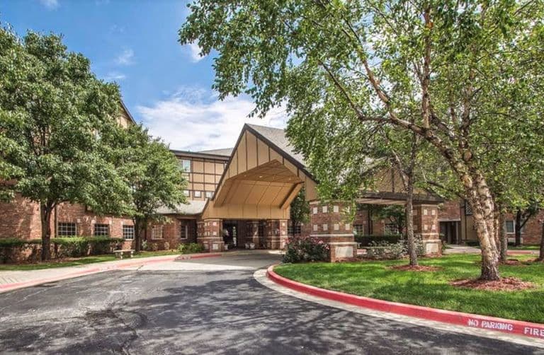 Lamar Court in Overland Park, KS - Main View