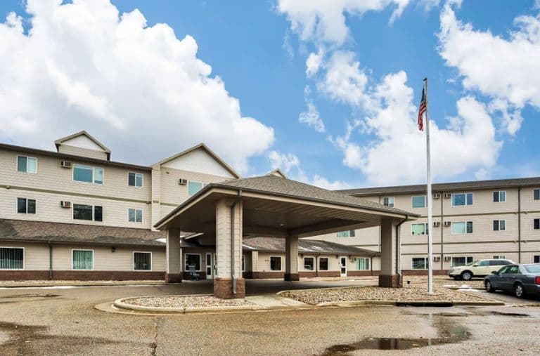 Minot Lodge in Southwest Minot, ND - Main View