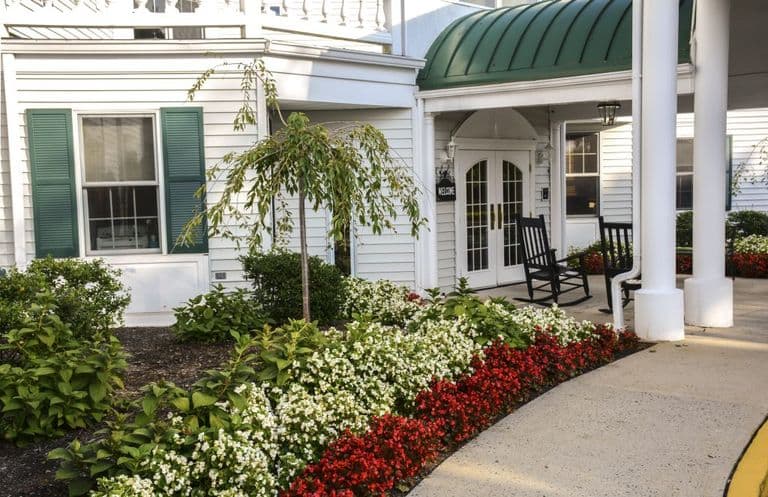 Mira Vie At Tinton Falls - Senior living in Tinton Falls, New Jersey