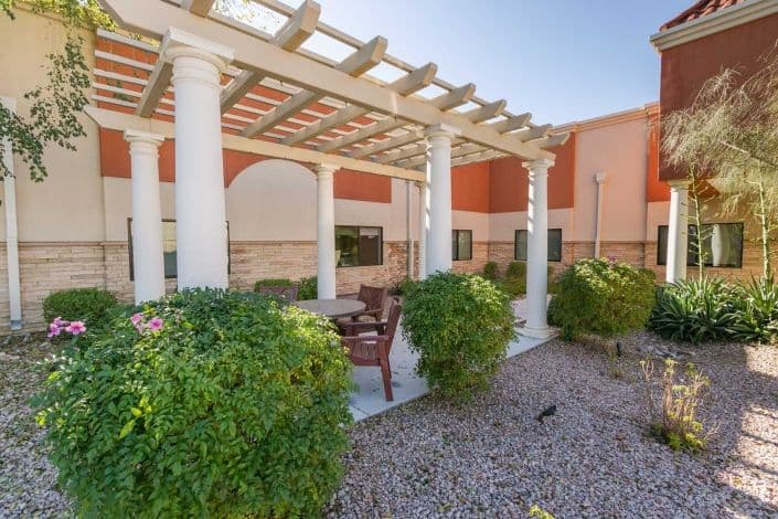 Mission Palms Post Acute in Mesa, AZ - Main View