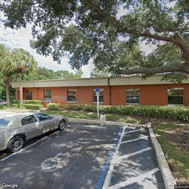 Oak Manor Healthcare and Rehabilitation Center in Largo, FL - Main View