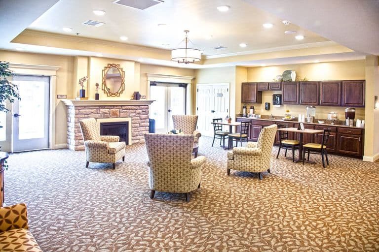 Oak Pointe Of Rolla - Senior living in Rolla, Missouri