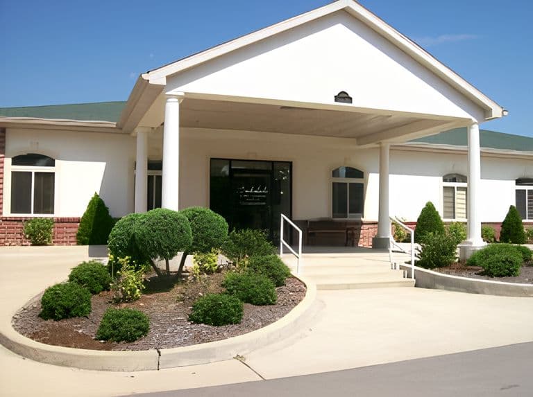 Oakdale Care Center in Poplar Bluff, MO