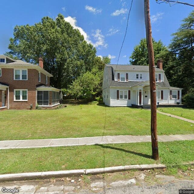 Oakland Manor in Petersburg, VA - Main View
