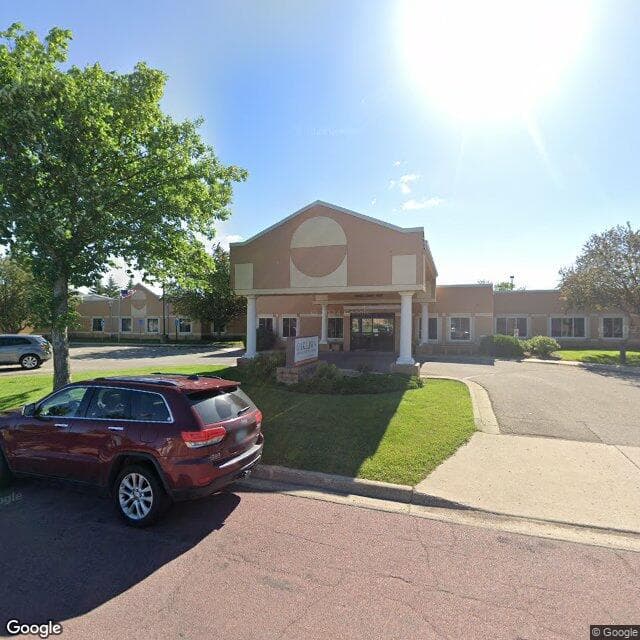 Oaklawn Care & Rehabilitation Center in Mankato, MN - Main View